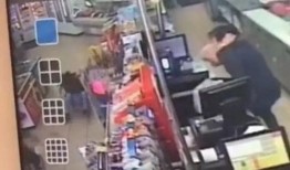 爆料店铺被劫视频大全,惊悚瞬间！店铺劫持事件视频大全曝光